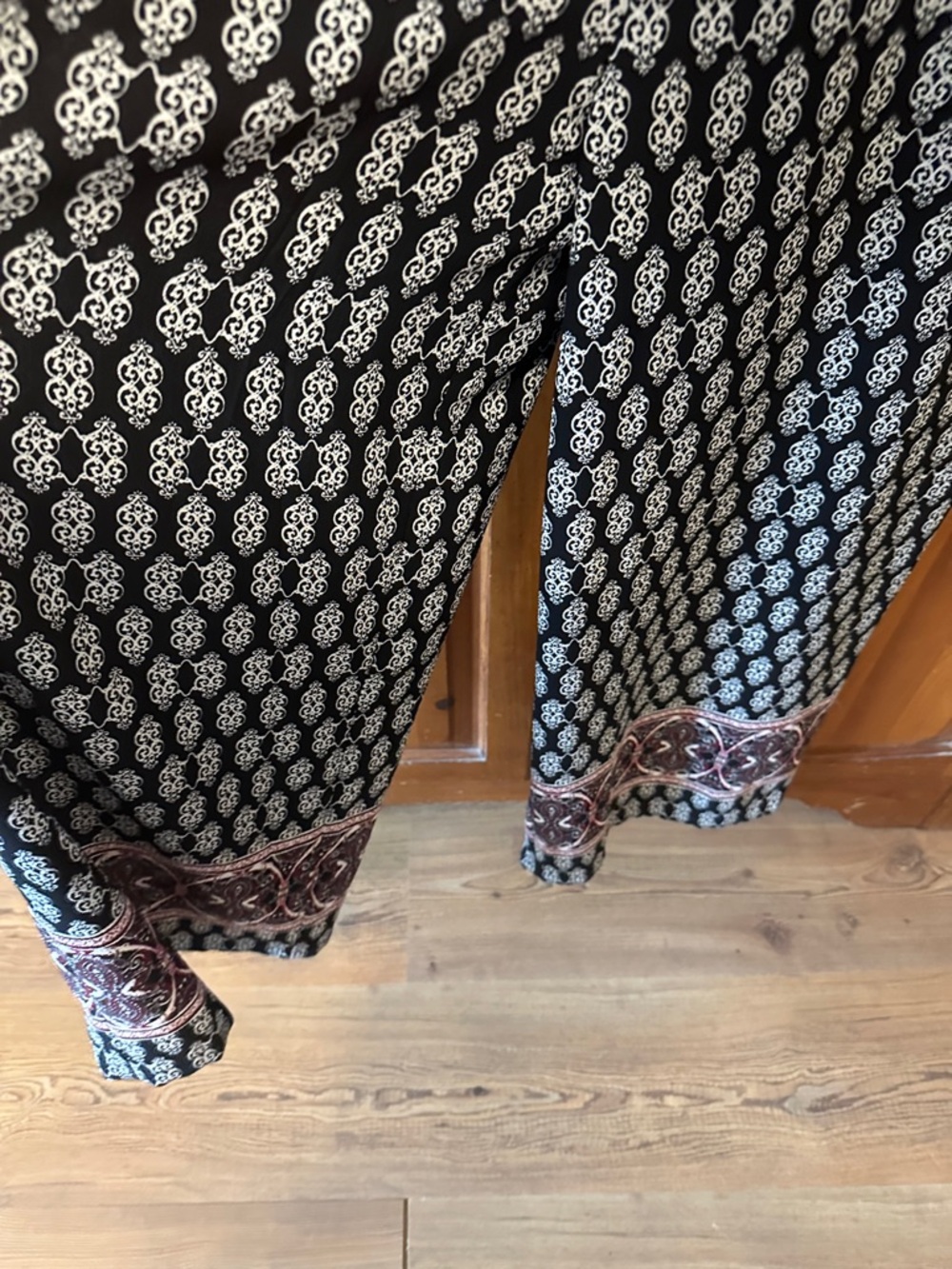 Ryan Mitchell Sleeveless Printed Jumpsuit with 2 side pockets - Picture 3 of 10
